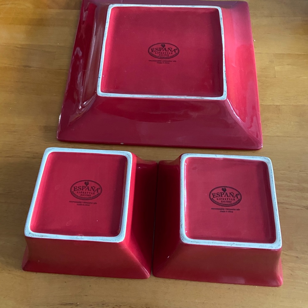 Square serving dishes